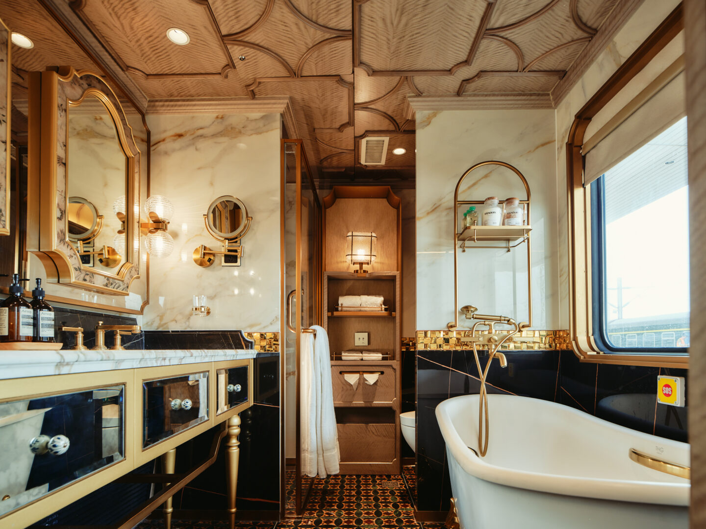 Suite Bathroom (1)